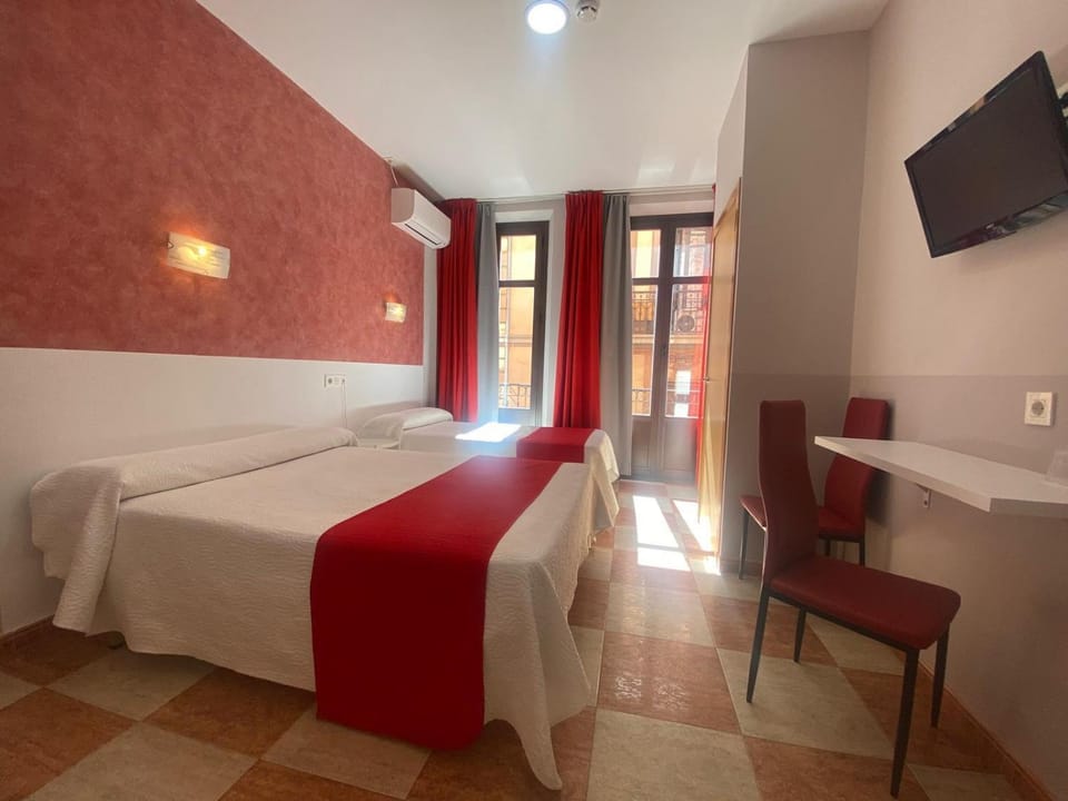 Bed, TV and multimedia, Photo of the whole room, Bedroom, air conditioner