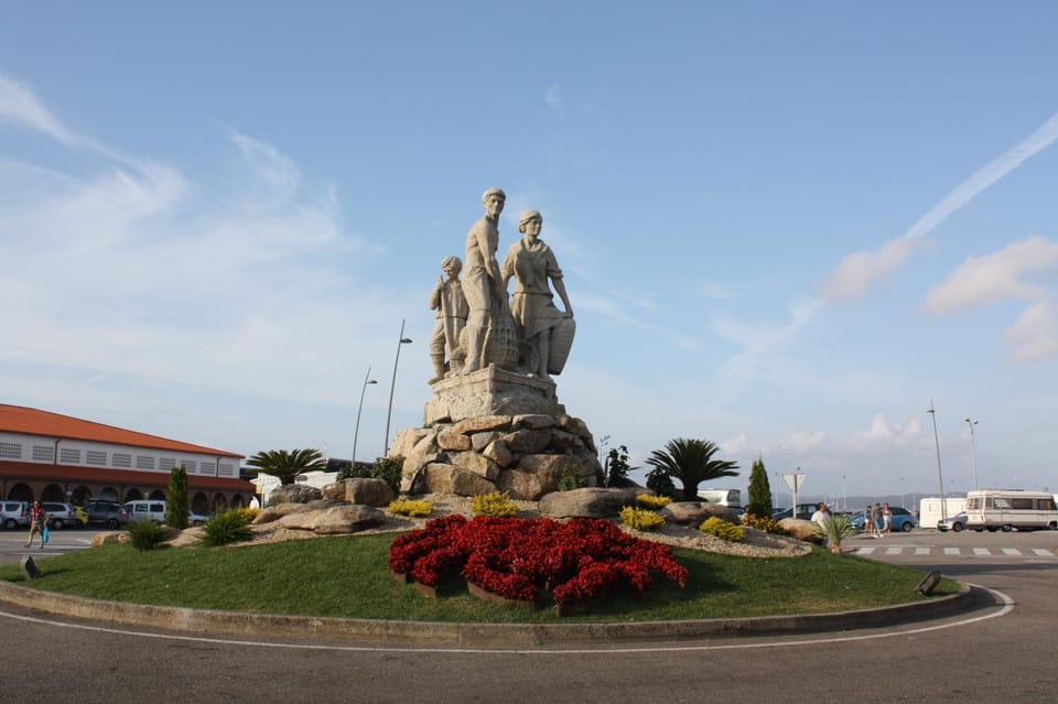 Nearby landmark, Day, Landmark view, Location