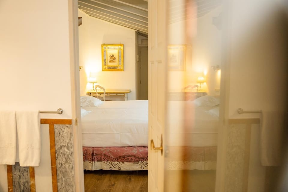 Bed, Photo of the whole room