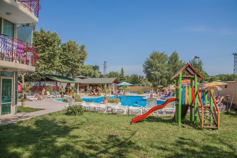 Day, Children play ground, Garden, Pool view, Swimming pool, sunbed
