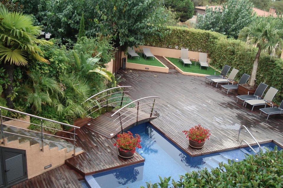 Swimming pool, Swimming pool