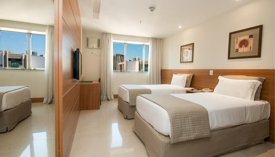 Property building, Restaurant/places to eat, Bed, TV and multimedia, Bedroom, Swimming pool, Breakfast