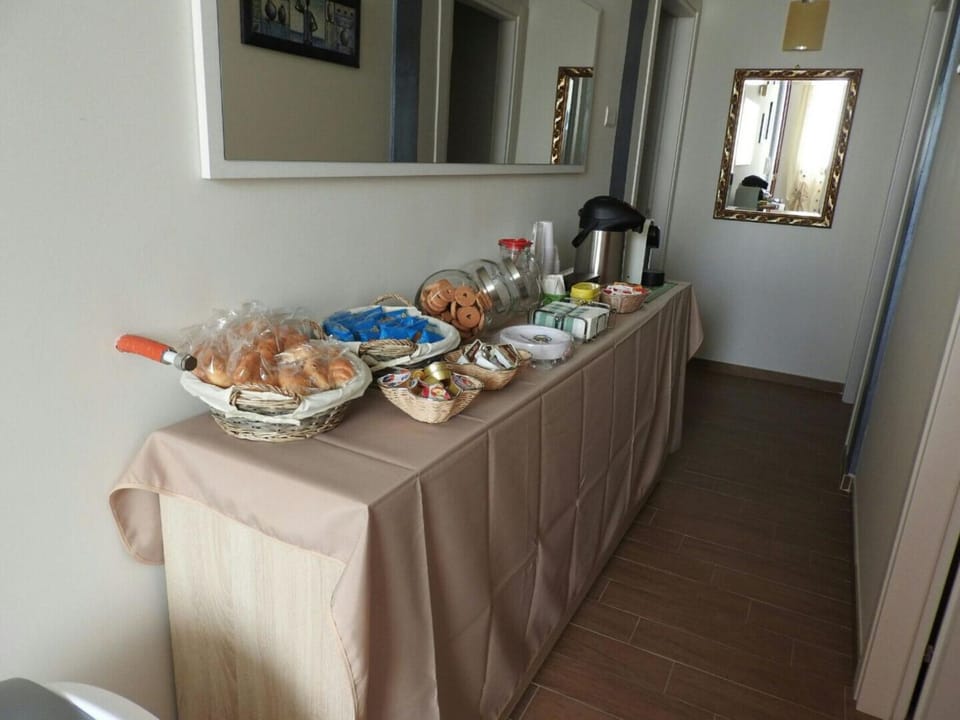 Food and drinks, Area and facilities