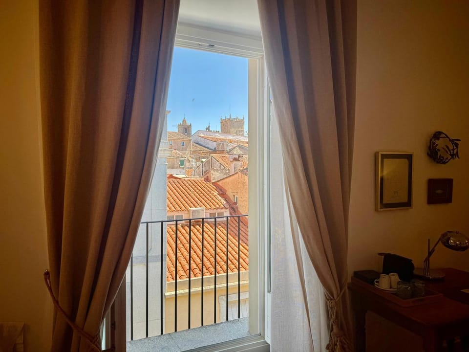 View (from property/room), Balcony/Terrace, City view