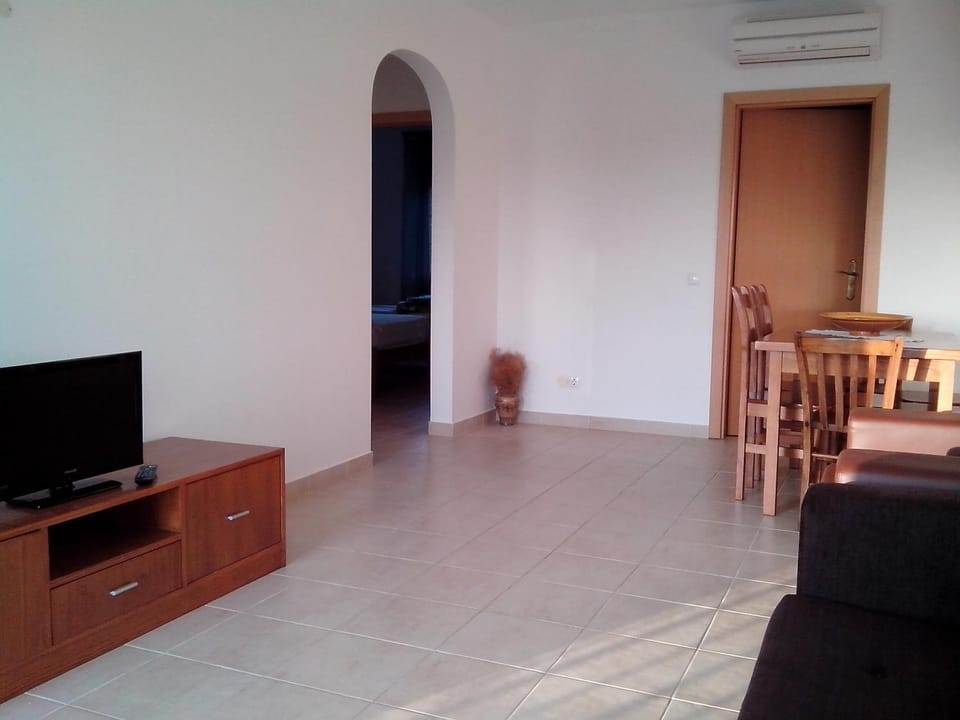 Deluxe Apartment H Apartment in Olhos de Água