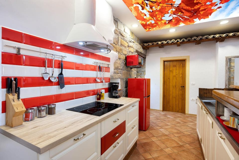Kitchen or kitchenette, kitchen