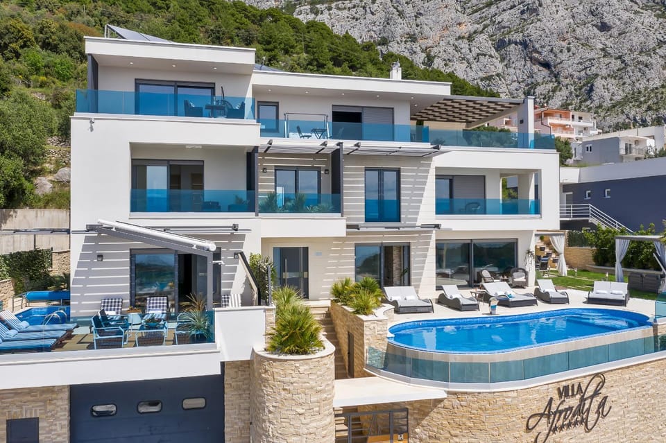 Property building, Pool view