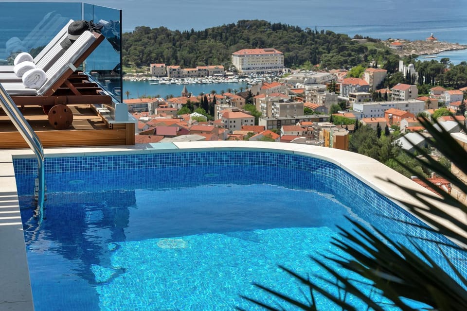 City view, Pool view, Swimming pool
