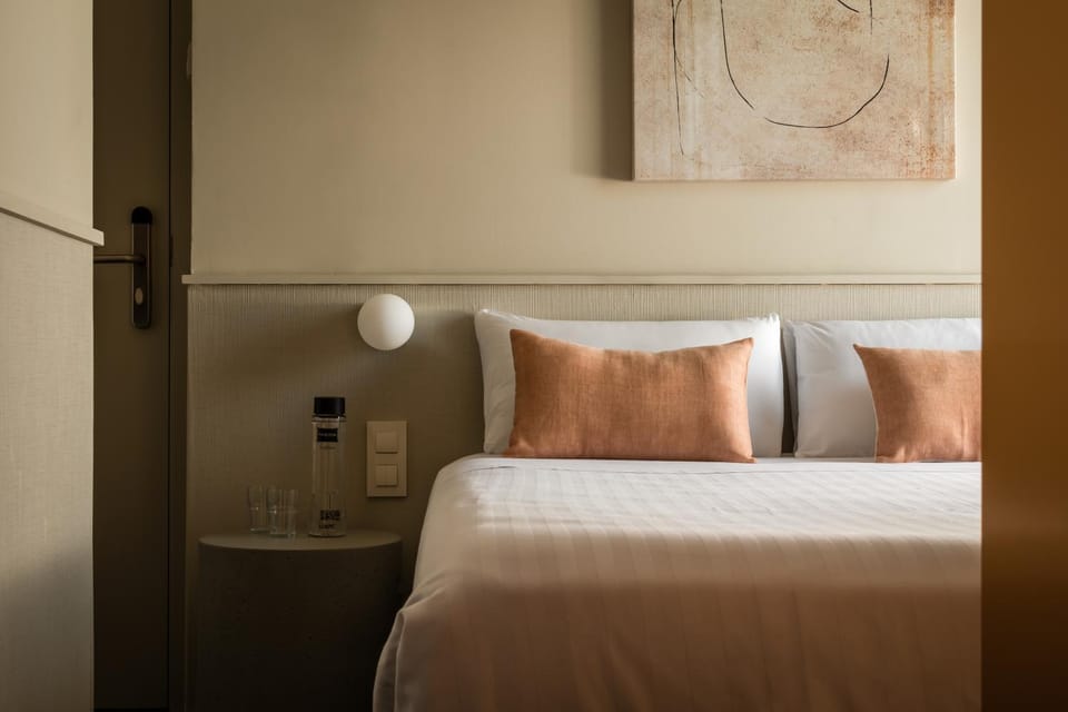 Bed, Photo of the whole room, Bedroom, internet