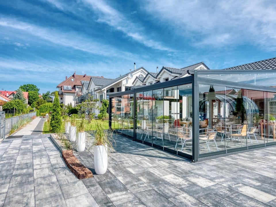 Property building, Patio, Day, Garden, Dining area, Garden view