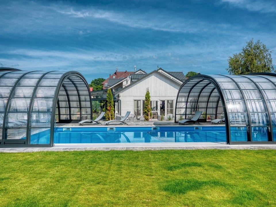 Property building, Day, Garden, Garden view, Pool view, Swimming pool, Swimming pool, sunbed