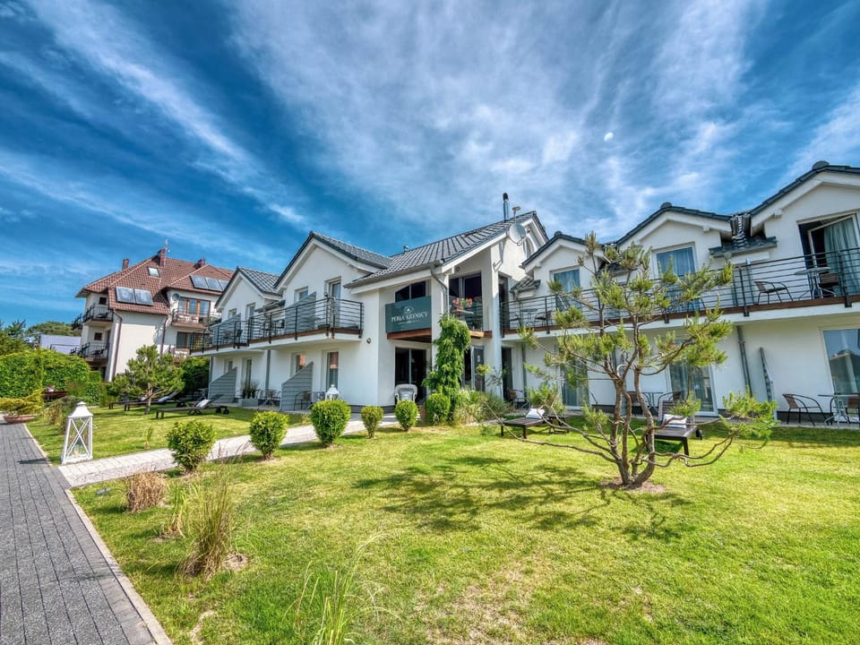 Property building, Natural landscape, Garden, Balcony/Terrace, Garden view, ATM