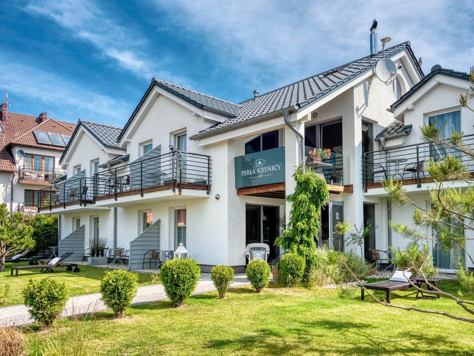 Property building, Day, Natural landscape, Garden, Garden view