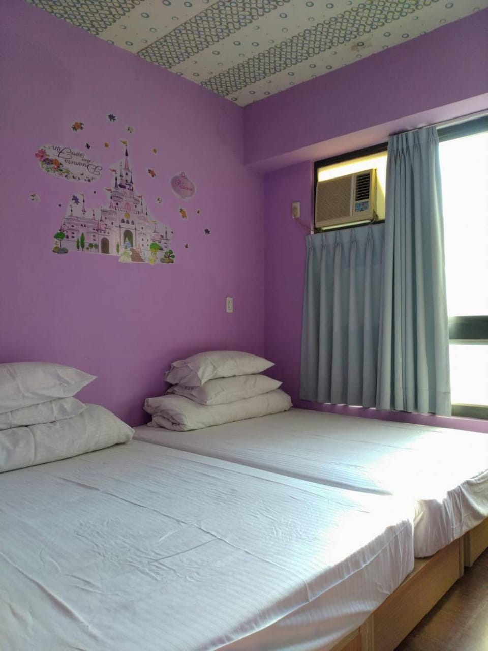 Photo of the whole room