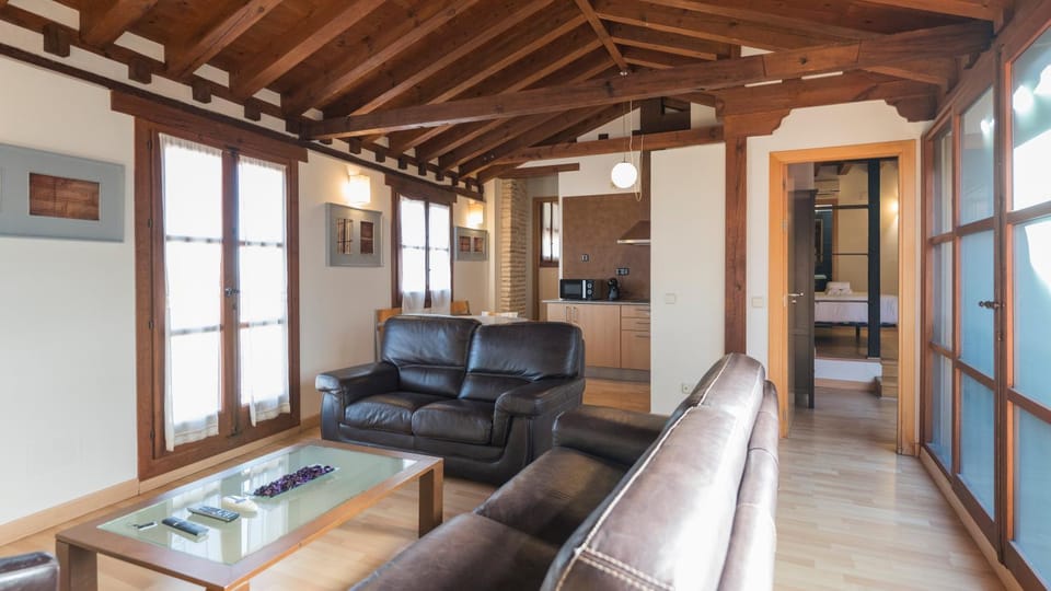 TV and multimedia, Kitchen or kitchenette, Living room, Seating area, Dining area, minibar