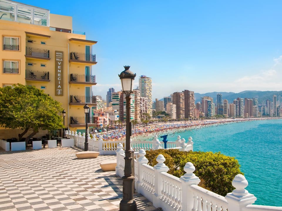 Facade/entrance, Area and facilities