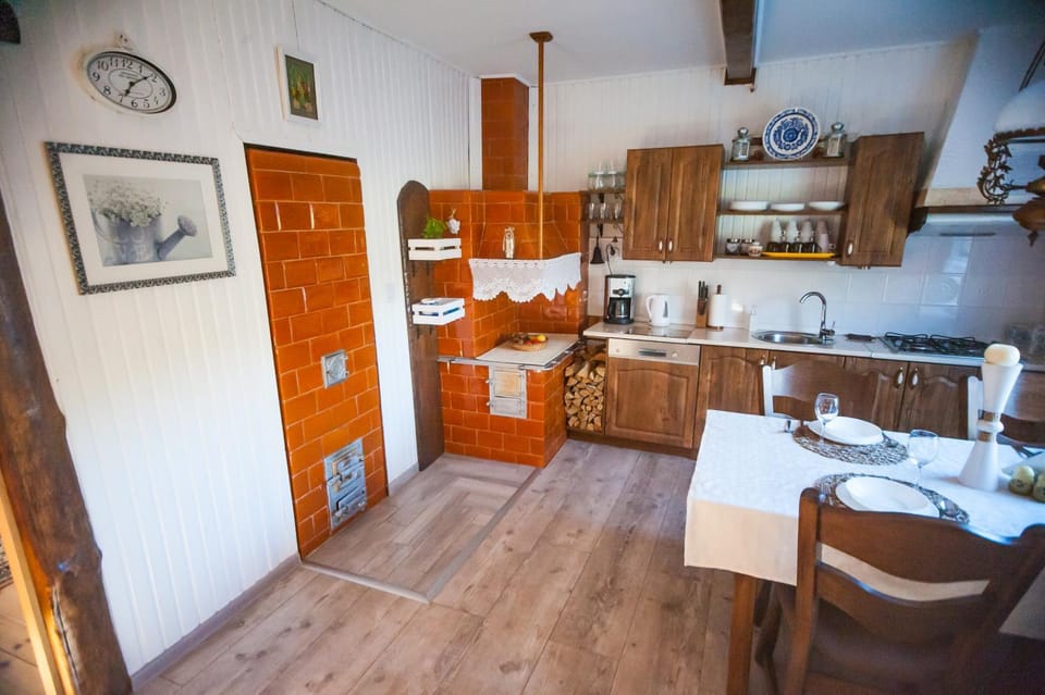 Kitchen or kitchenette, Communal kitchen