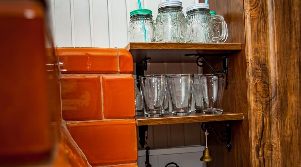 Kitchen or kitchenette, Communal kitchen