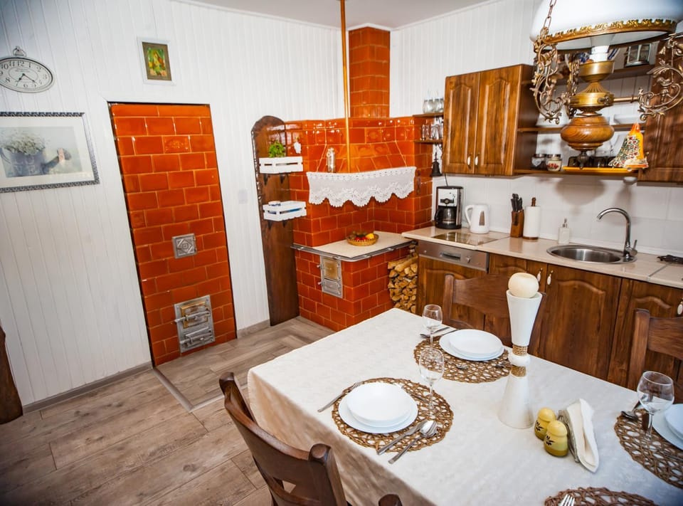 Kitchen or kitchenette, Dining area, Communal kitchen