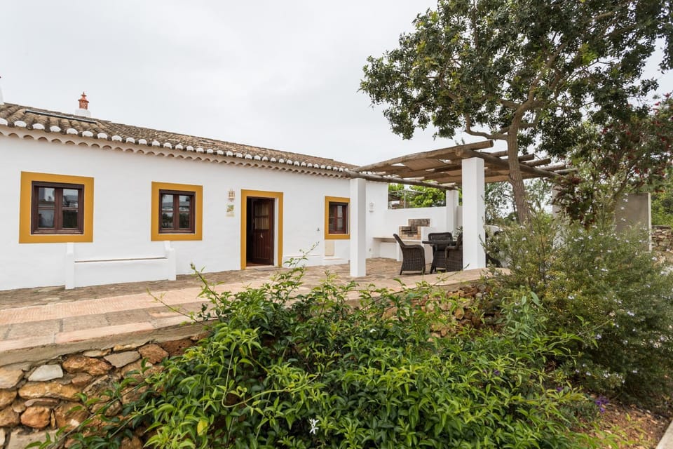 Facade/entrance, Off site