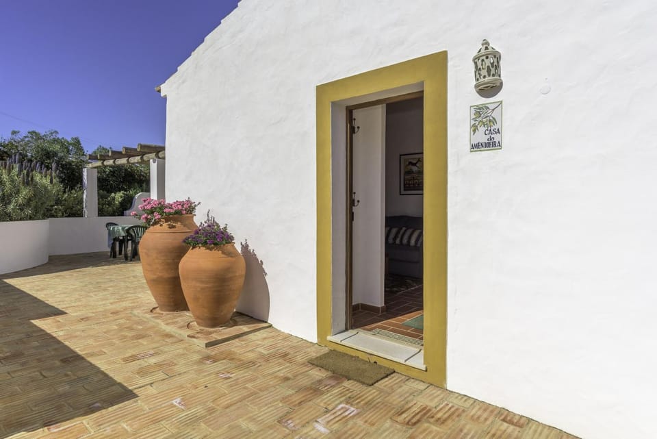 Facade/entrance, Off site