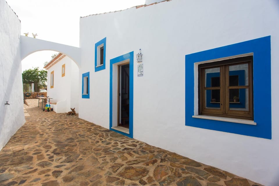 Facade/entrance, Off site