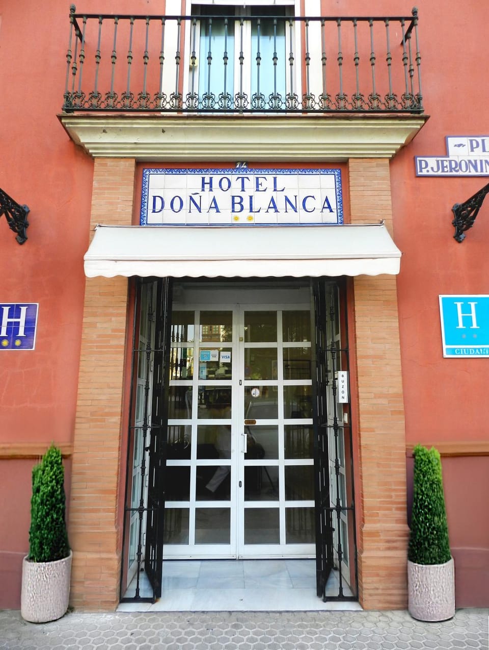 Property building, Facade/entrance, Property logo or sign