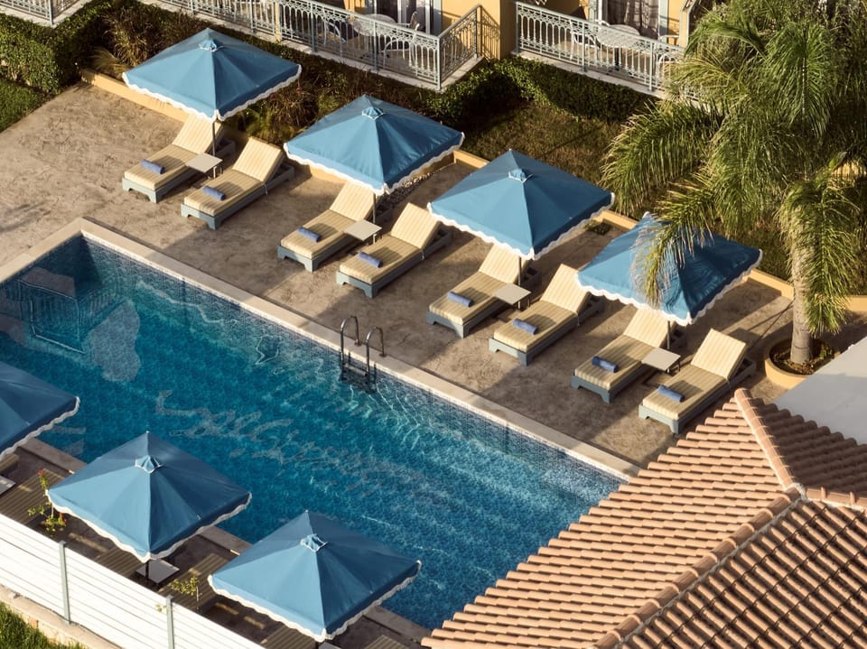Day, Swimming pool