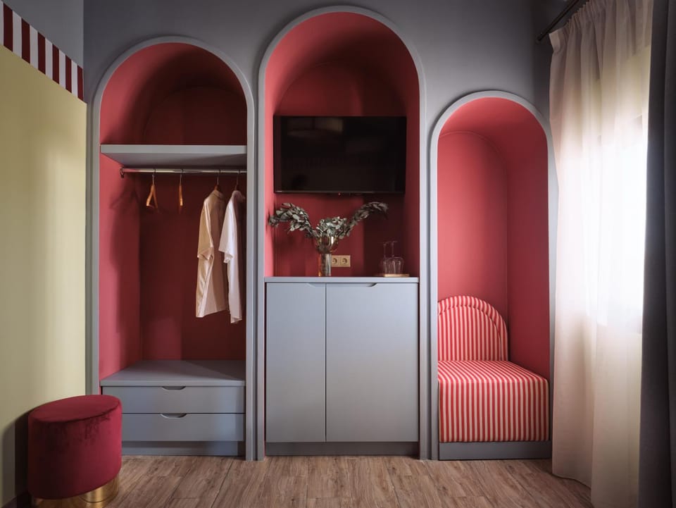 Photo of the whole room, wardrobe