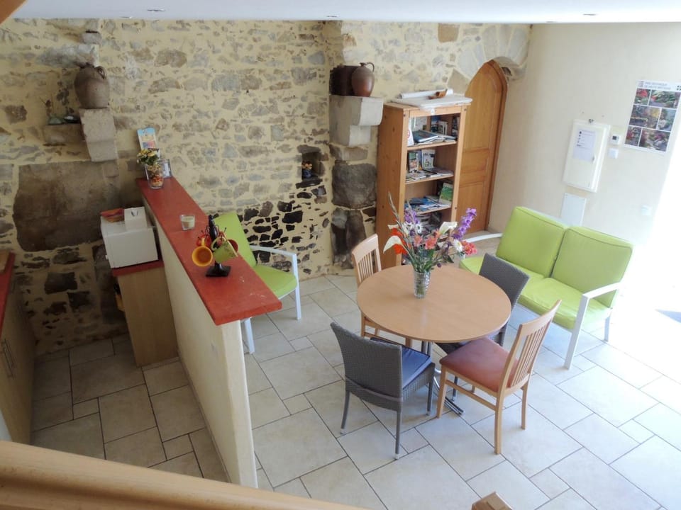 Coffee/tea facilities, Seating area, Dining area
