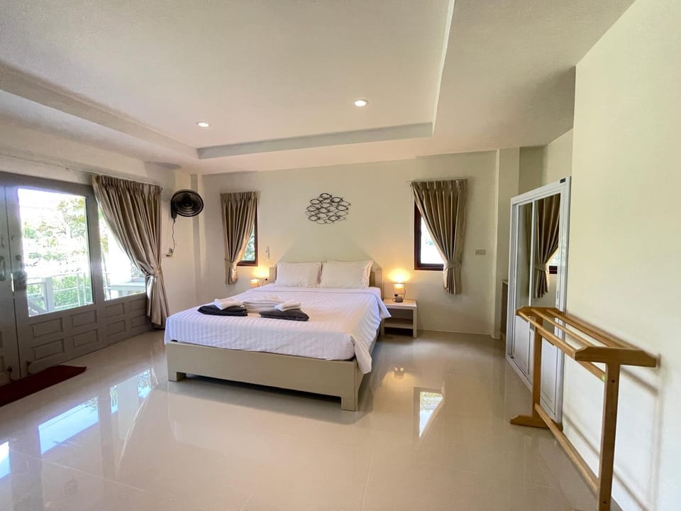 Photo of the whole room, Bedroom