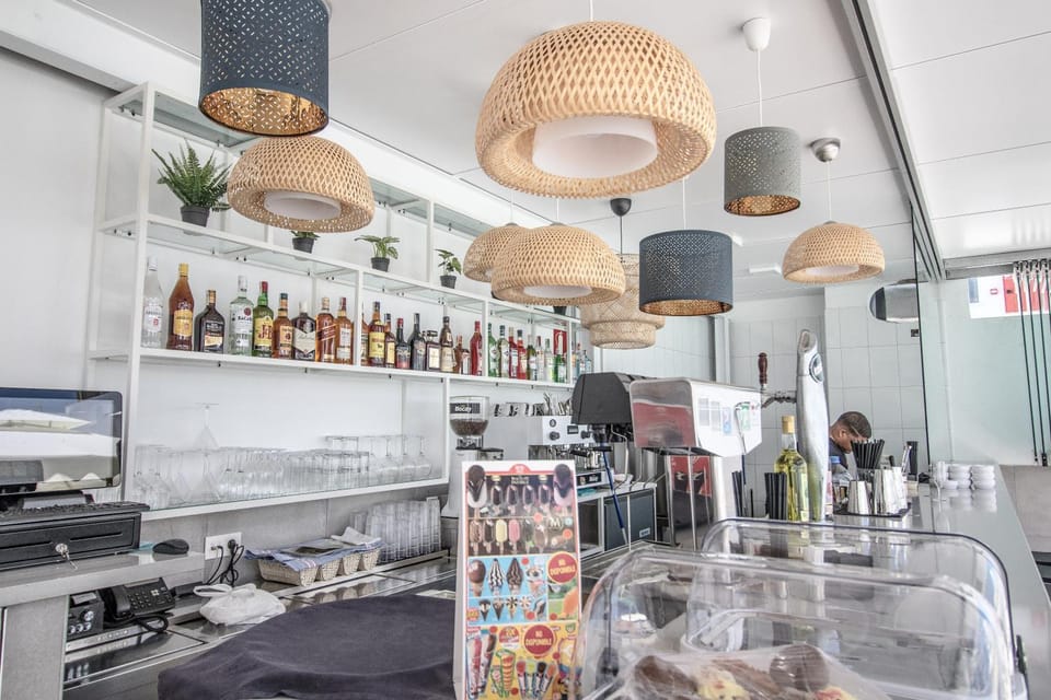 Restaurant/places to eat, Lounge or bar, Food and drinks, Internal: Not applicable to any particular room