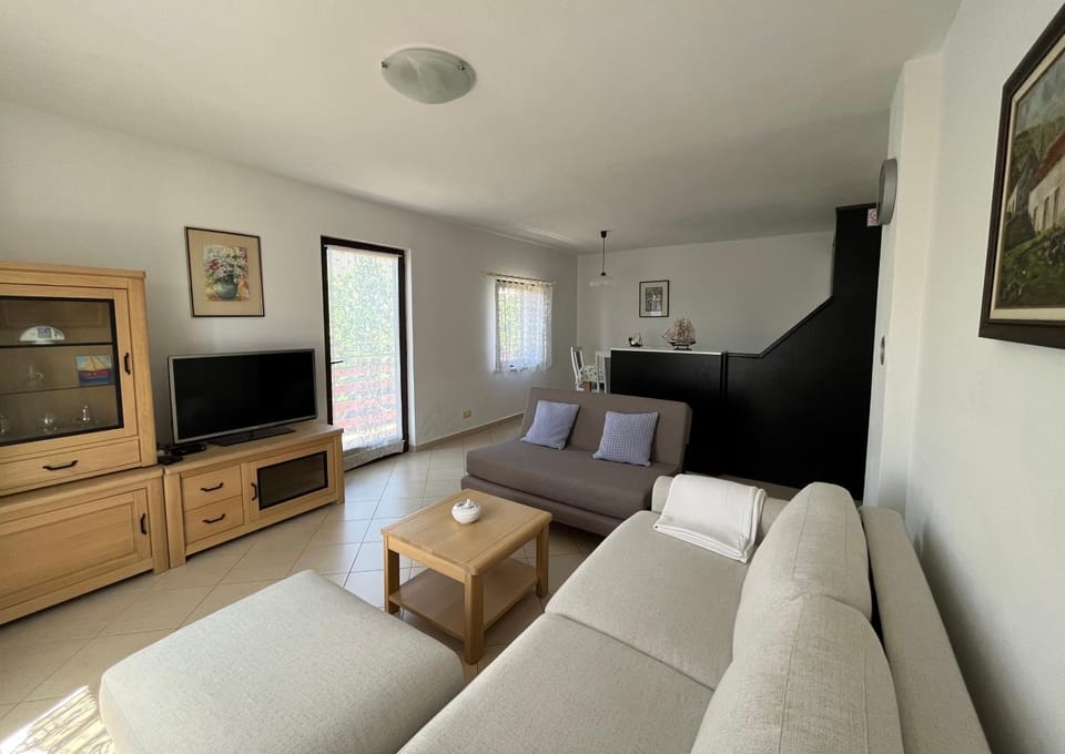 Communal lounge/ TV room, Living room, Seating area