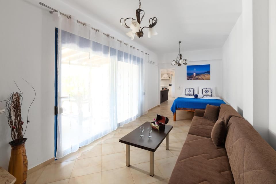 Bed, Photo of the whole room, Seating area, Bedroom
