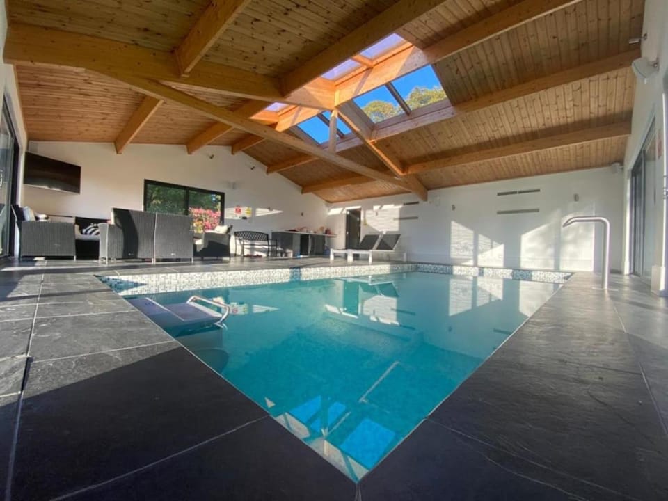 Beautiful Country House With Indoor Pool & Grounds House in Wealden District