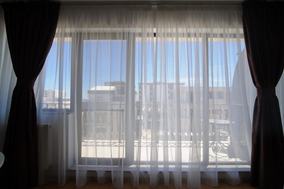 Living room, Street view