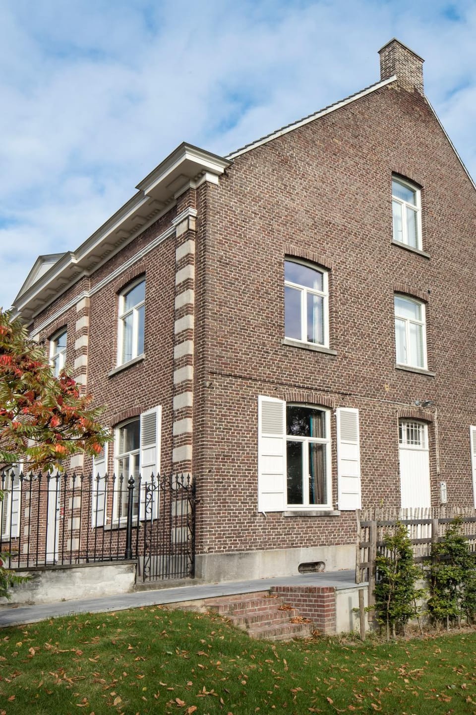 Property building, Day, Garden