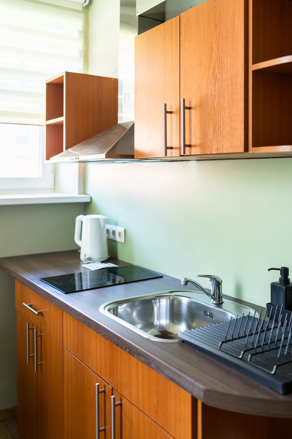 Coffee/tea facilities, Kitchen or kitchenette, stove