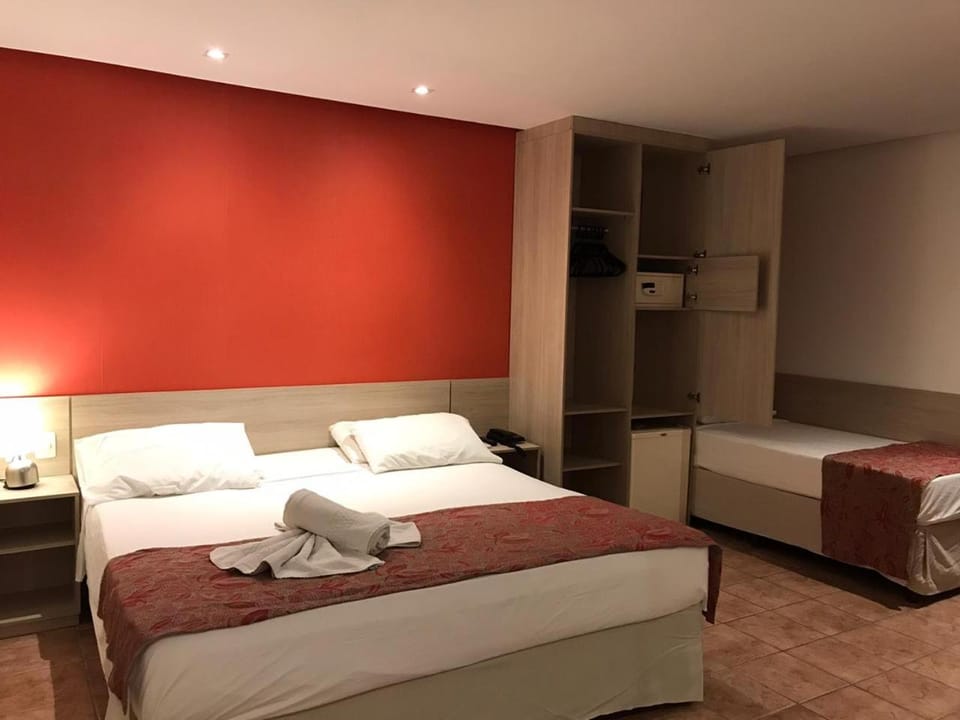 Bed, Photo of the whole room, Decorative detail, Bedroom