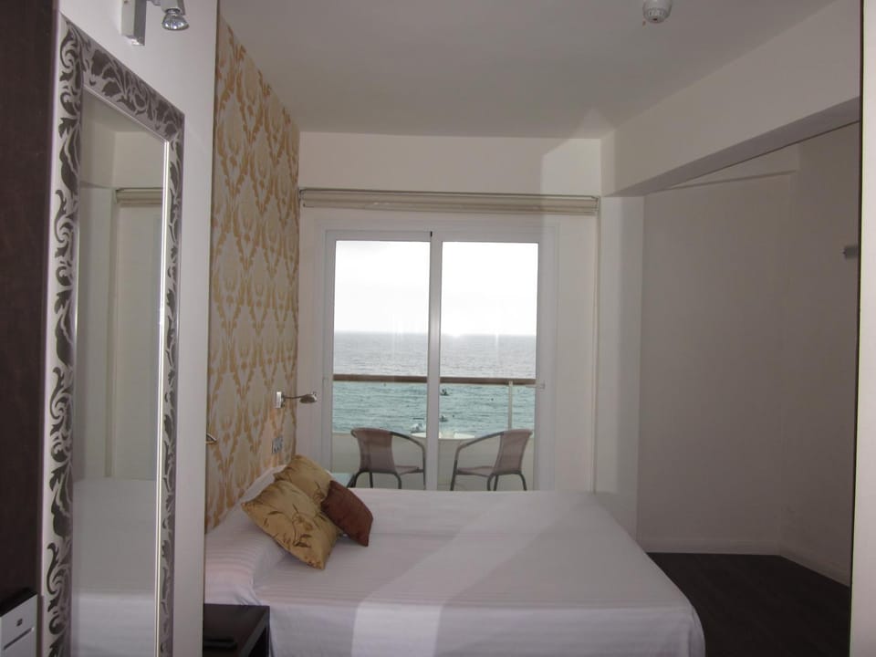 Bed, Photo of the whole room, Sea view