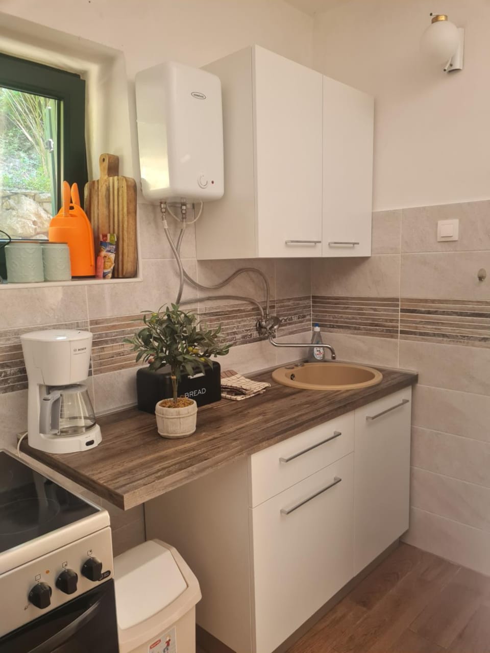 Kitchen or kitchenette