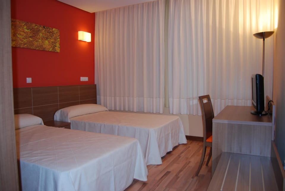 Night, Bedroom, On site