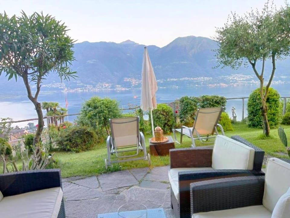 Property building, Patio, Natural landscape, Garden, Garden view, Lake view