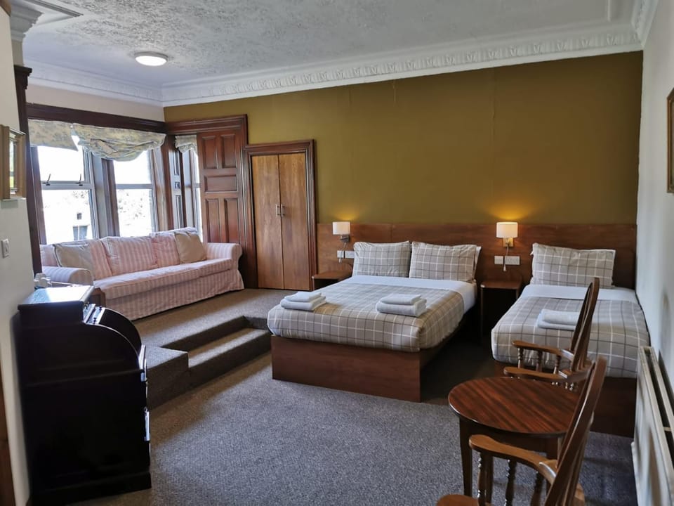 Bed, Photo of the whole room, Seating area, Bedroom