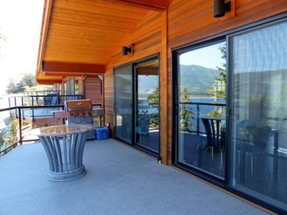 BBQ facilities, Balcony/Terrace, Mountain view, Sea view