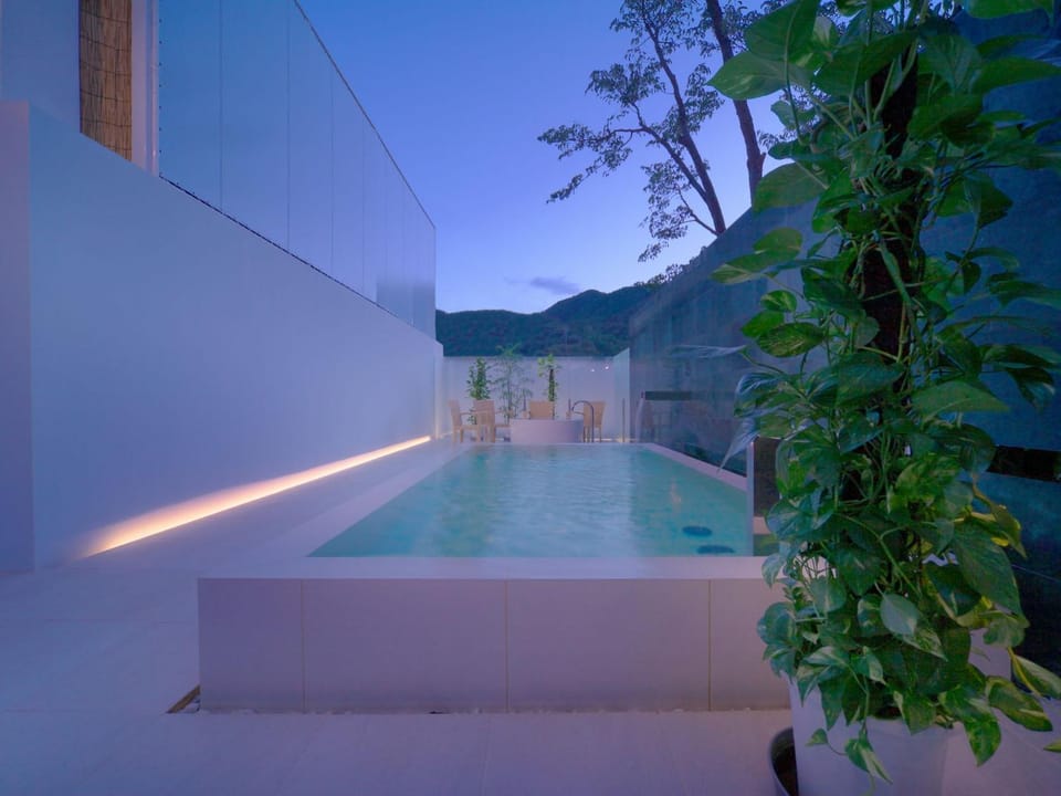 Hot Spring Bath, Spa and wellness centre/facilities