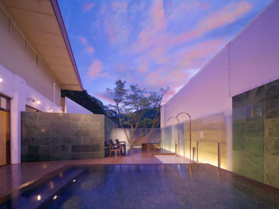 Hot Spring Bath, Spa and wellness centre/facilities