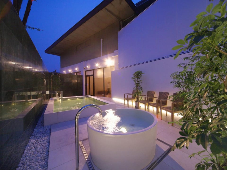 Hot Spring Bath, Spa and wellness centre/facilities