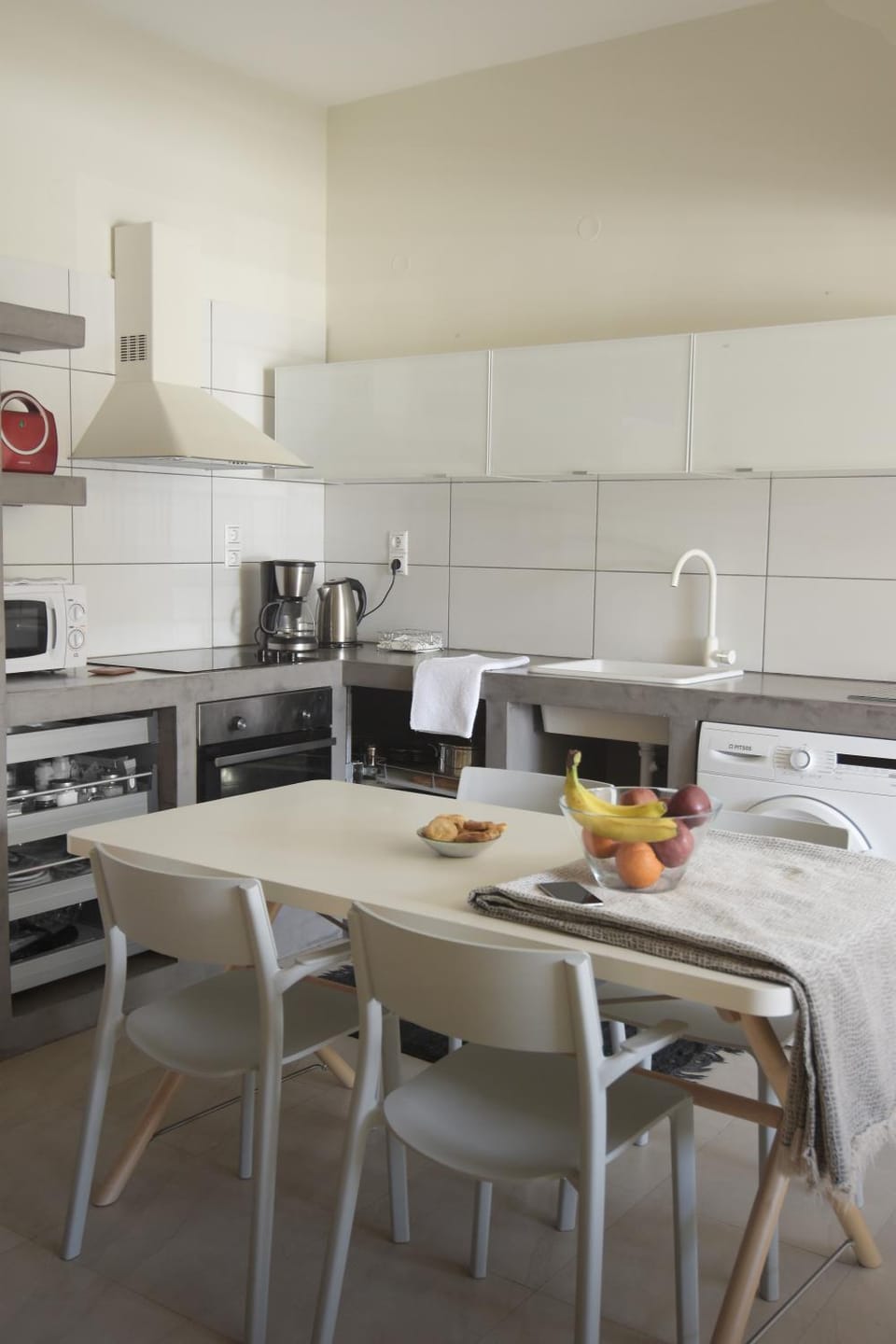 Kitchen or kitchenette, Seating area