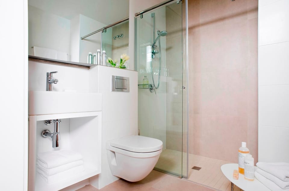 Shower, Toilet, Bathroom, towels